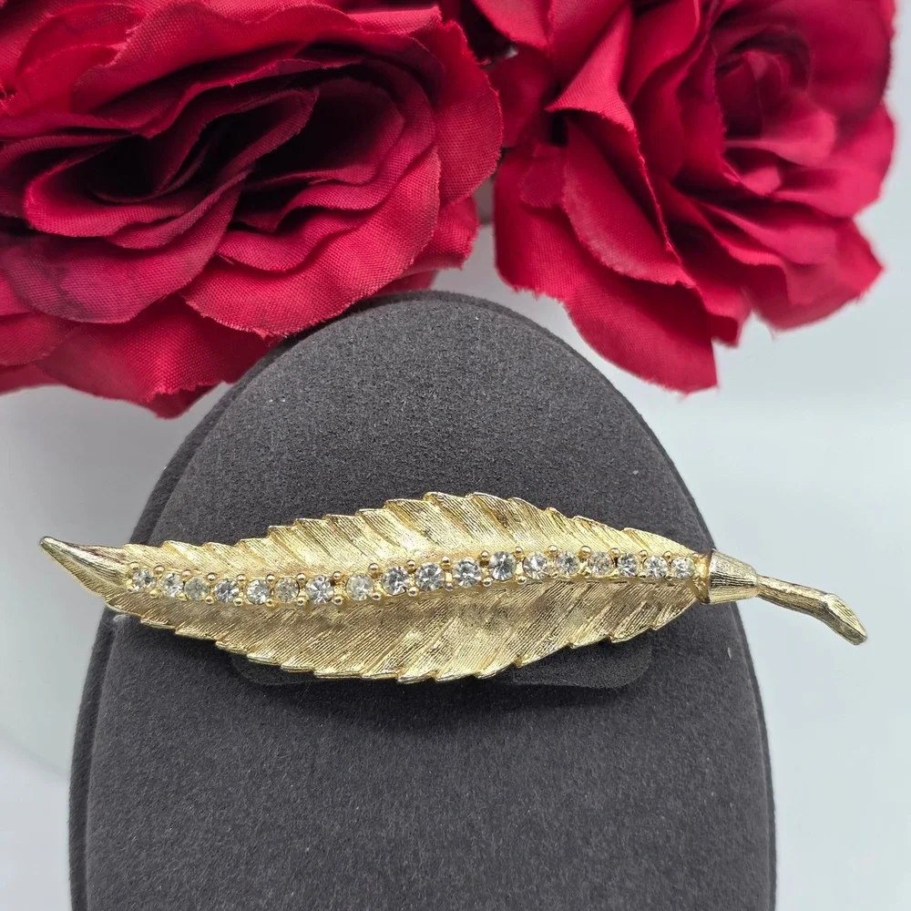 Vintage Gold Tone Rhinestone Leaf Brooch Textured Feather Botanical Pin Retro
